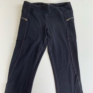 Athlete girl leggings with pockets